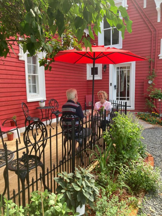 The Red House Fredericton Bed and Breakfast Exteriör bild