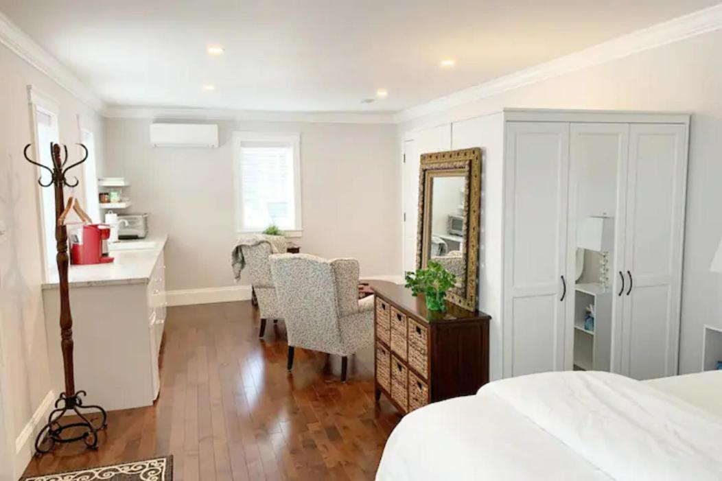 The Red House Fredericton Bed and Breakfast Exteriör bild