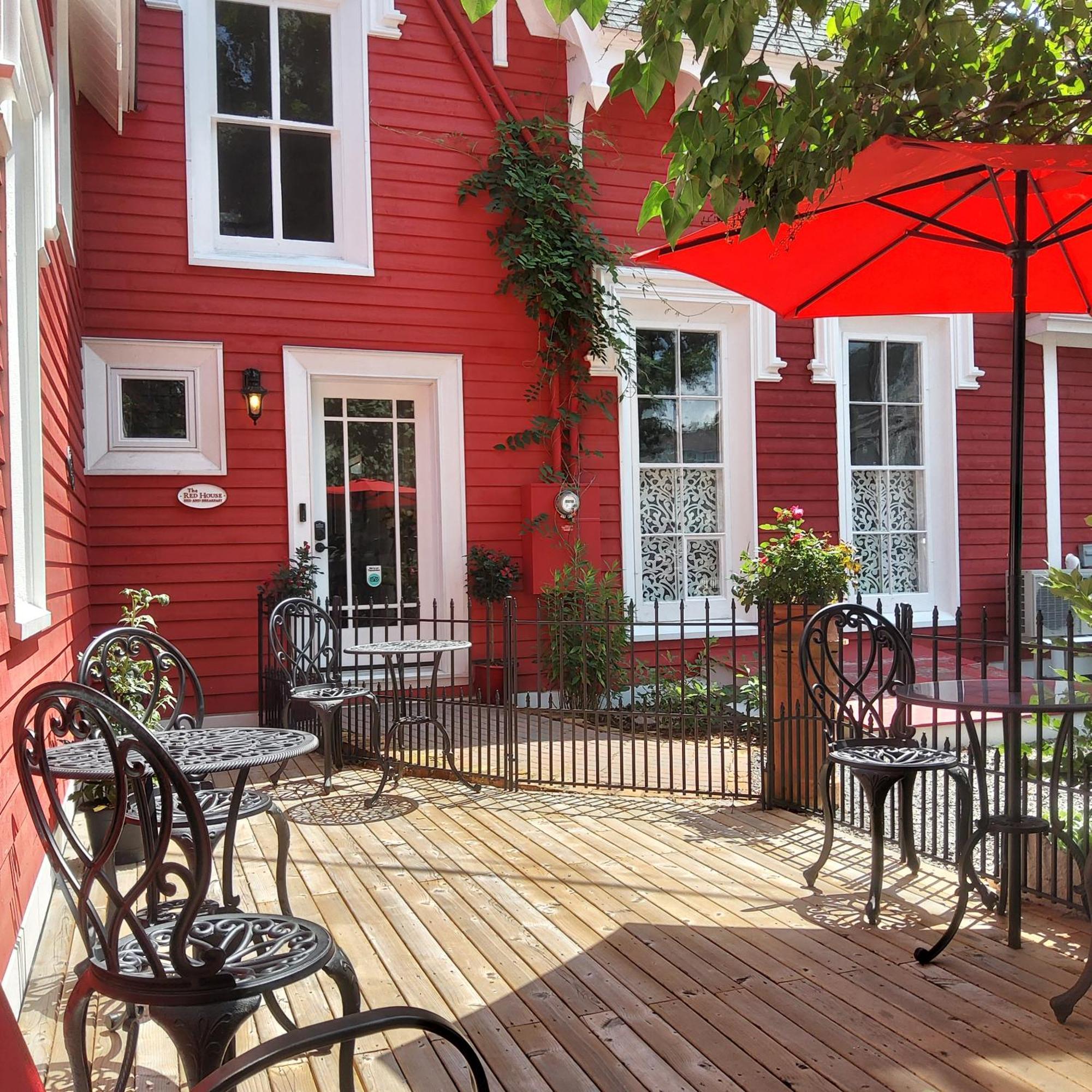 The Red House Fredericton Bed and Breakfast Exteriör bild